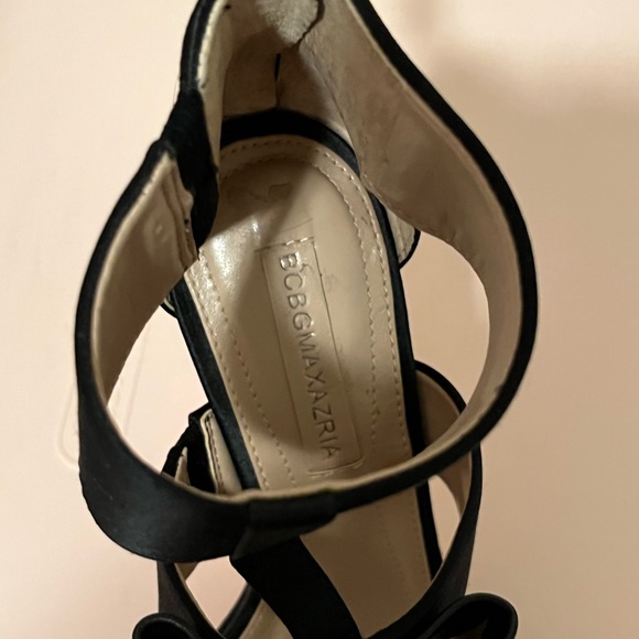BCBG Bow Heels - Picture 2 of 5